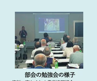 講演会で発表を聞いている参加者